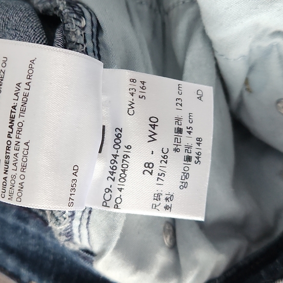 Levi capris - Picture 4 of 4